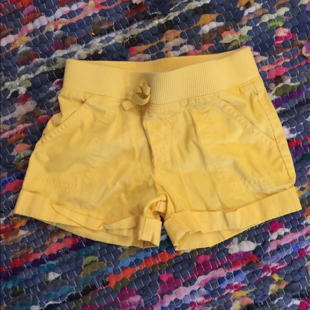Never worn. Cute yellow shorts
